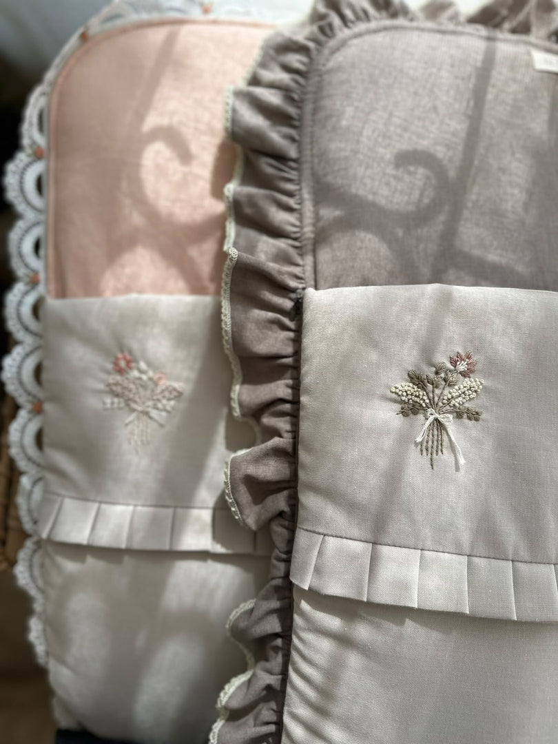 Neutral Prim Bouquet