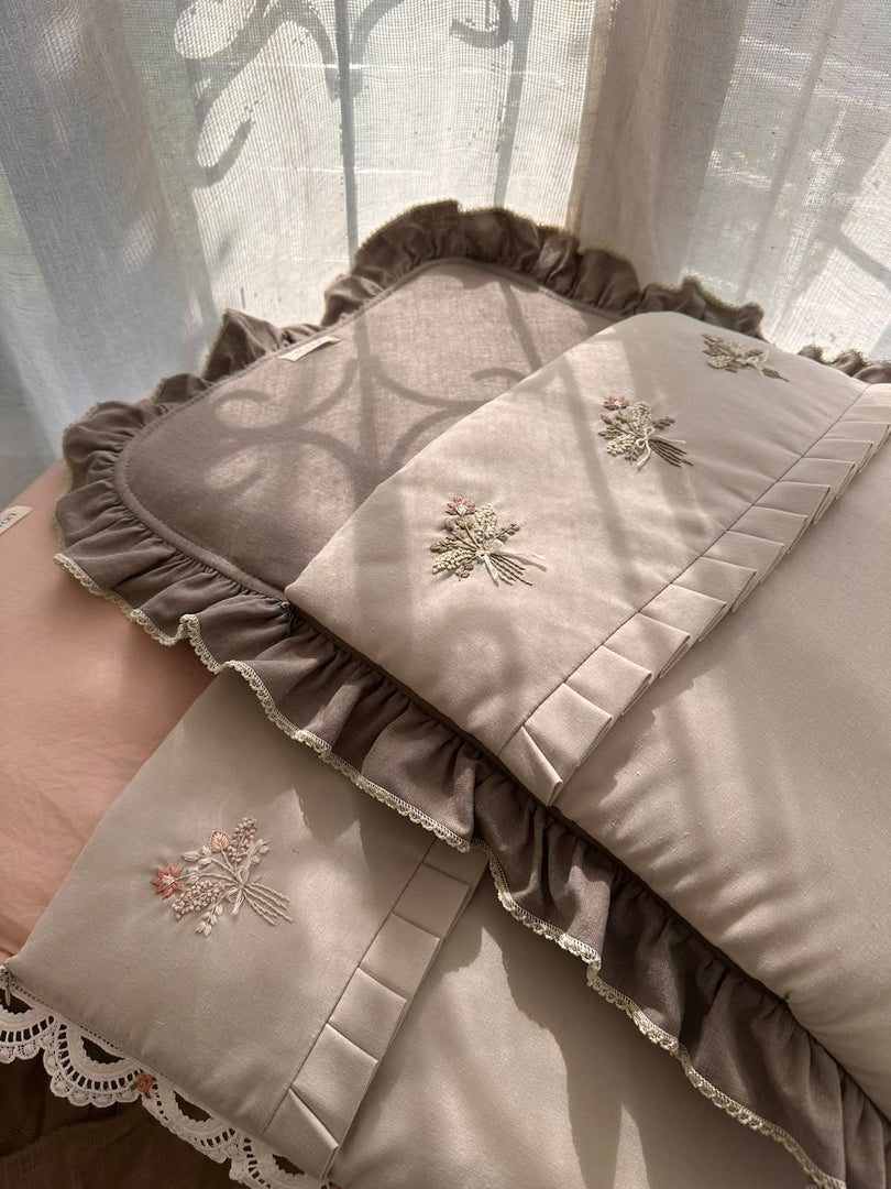 Neutral Prim Bouquet