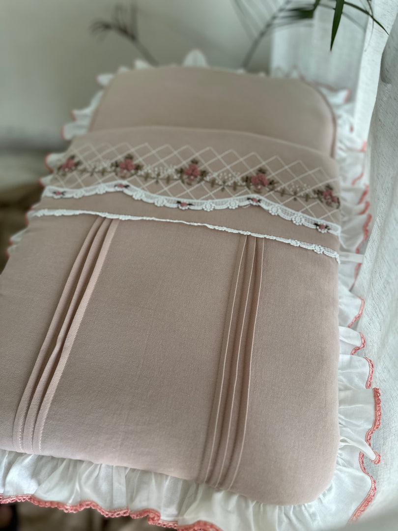 Floral Bednest