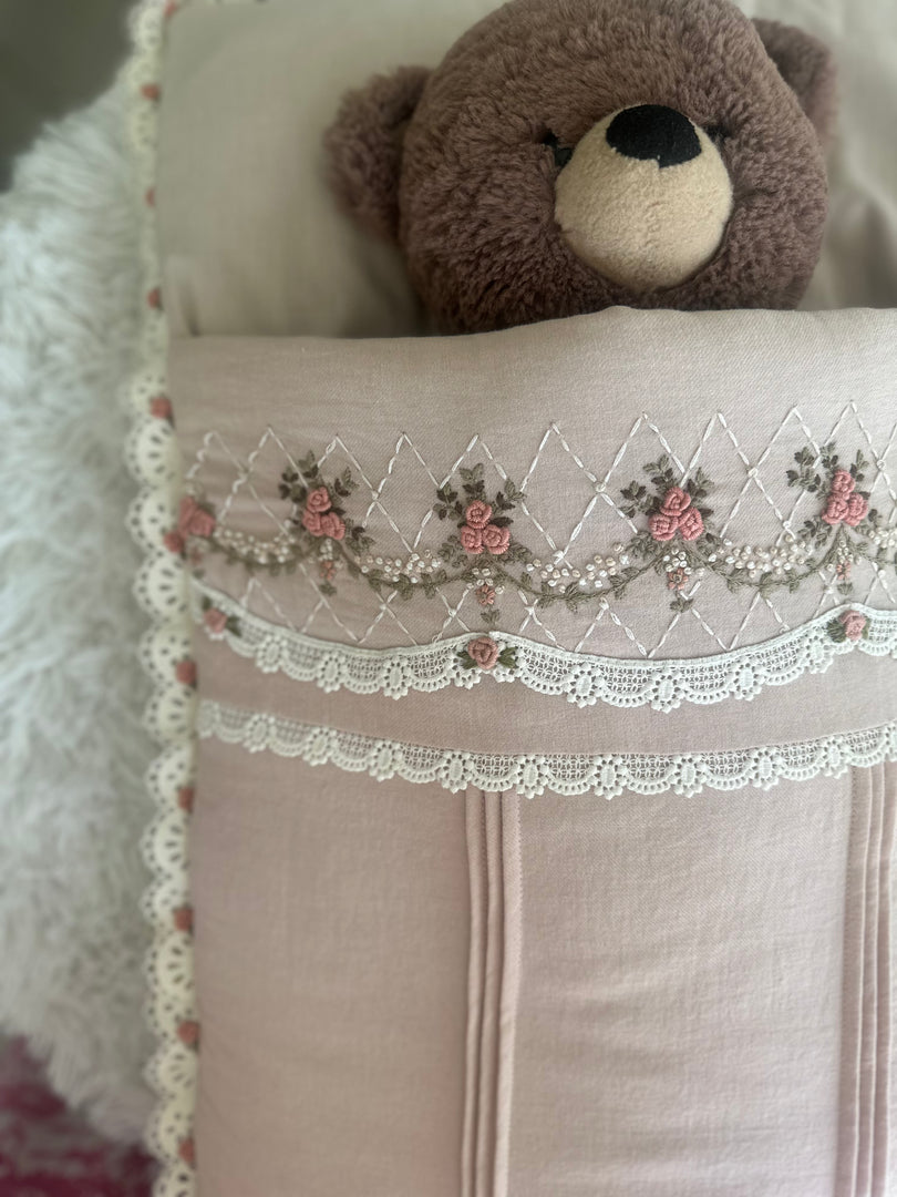 Floral Bednest